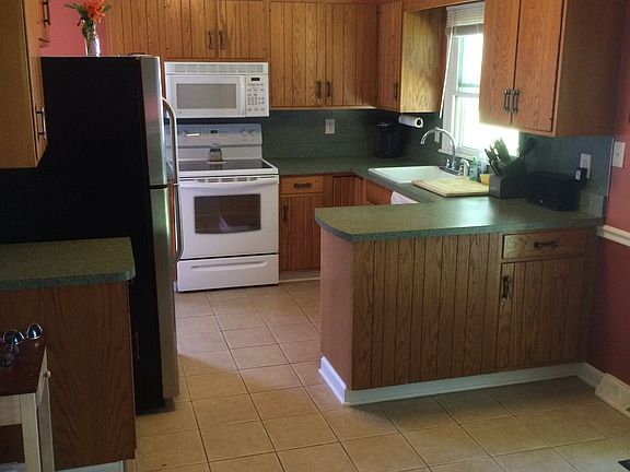 2nd image of 321 Lark St