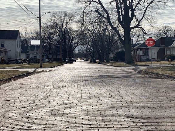 4th image of 2400 N Delaware Ave