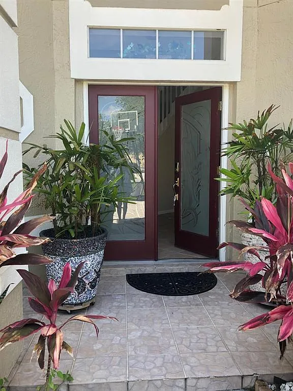 5 bed, 3.0 bath, 3883 sqft, $4,900 — Photo 2