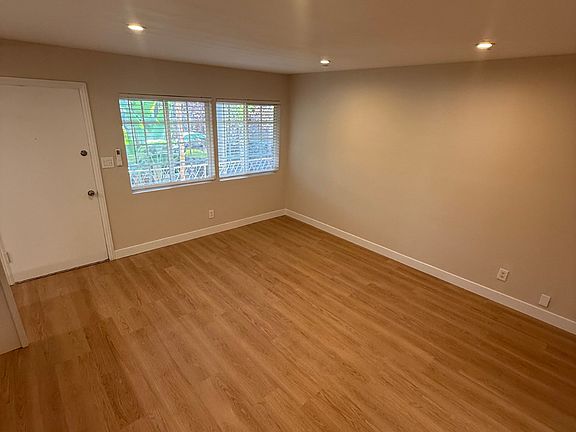 4th image of 2219 1/2 Grand Ave
