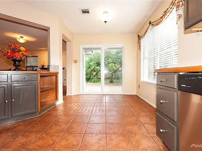 1206 Cedar Hills Blvd — Photo 3