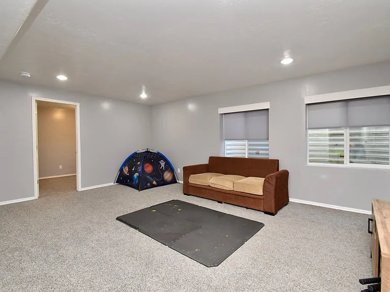 1555 Wynview Ln — Photo 26