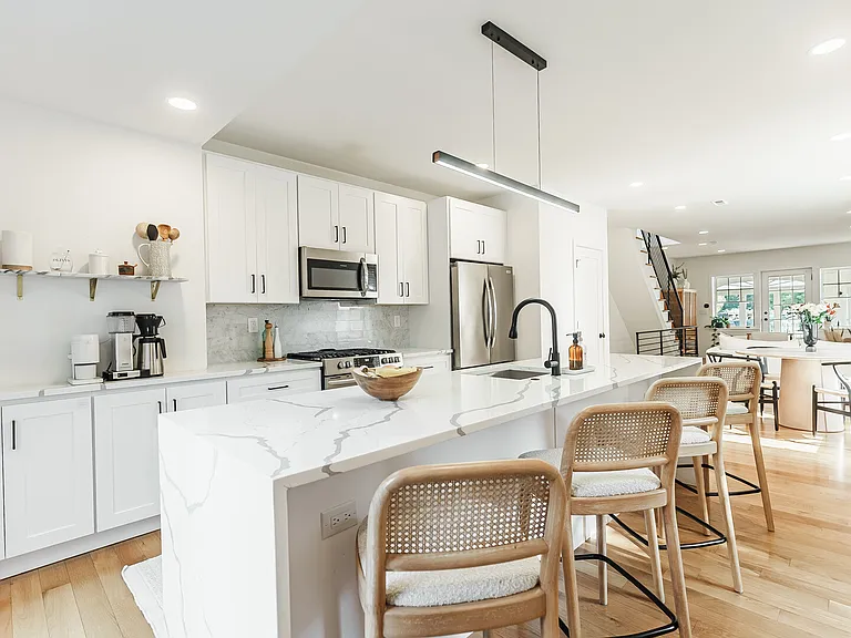 Poplar St — Photo 1