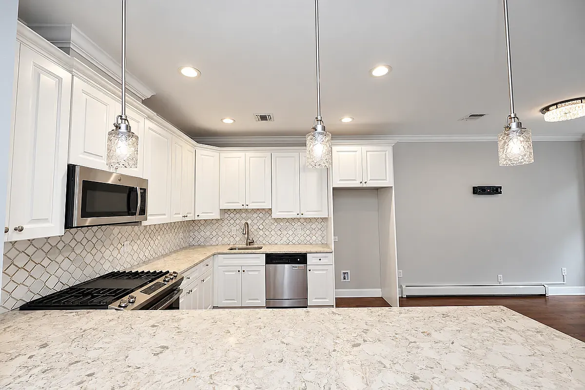 3 bed, 2500 sqft, $3,500 — Photo 4