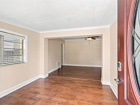 2nd image of 805 W BRADDOCK STREET