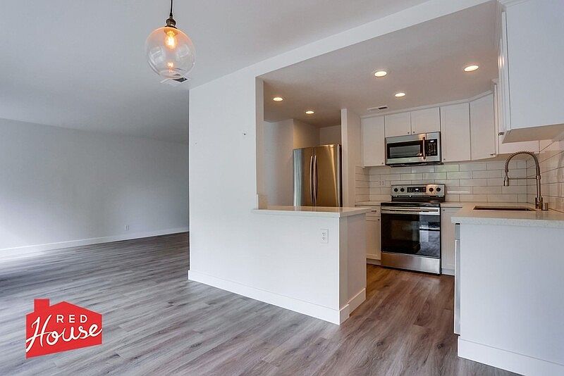 1st image of 548 Via De La Valle Unit D