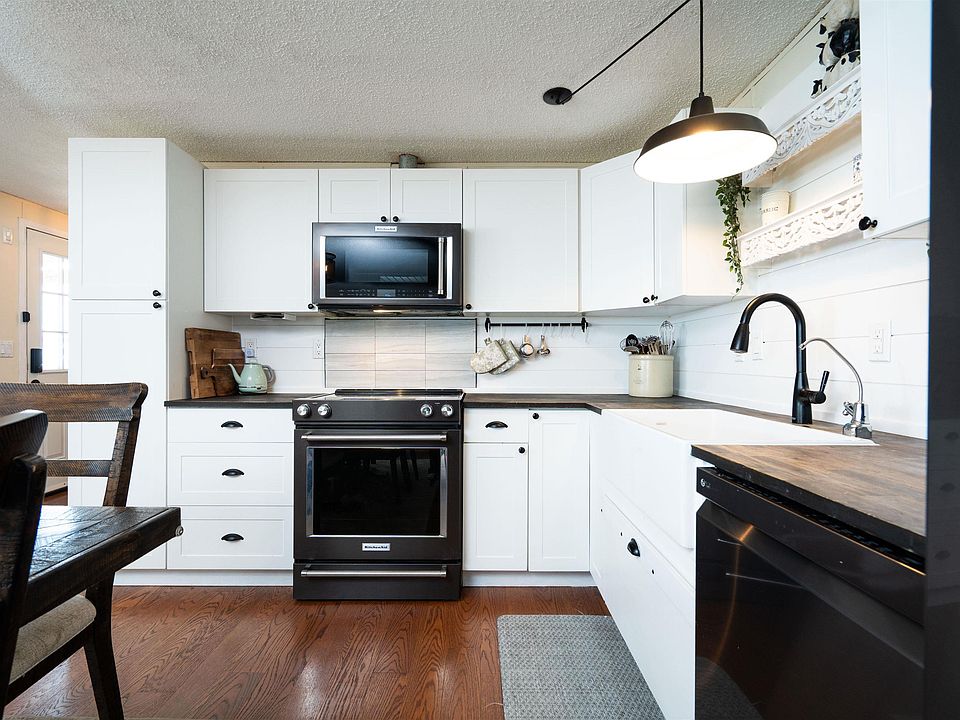 1st image of 1215 Lakevista Cres