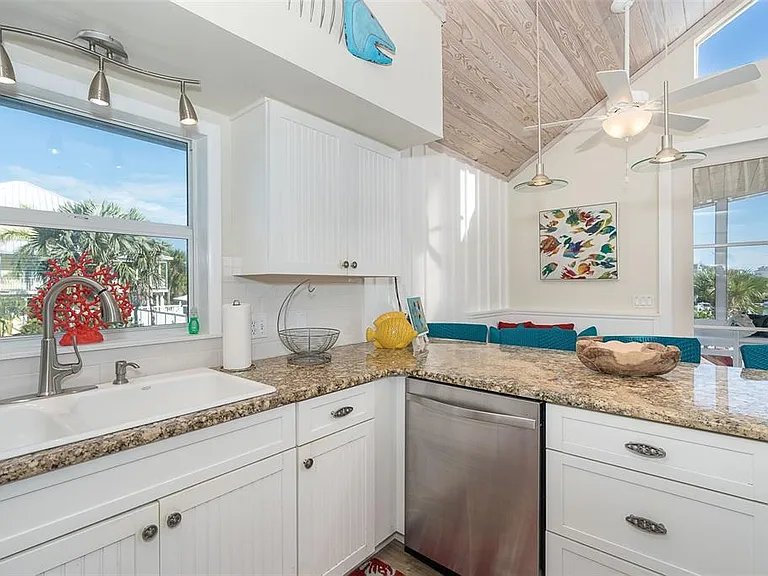 210 Bocilla Dr — Photo 24