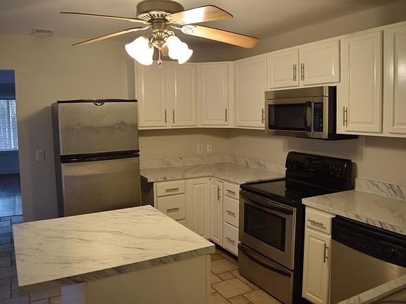 3rd image of 11 Maplewood Trl