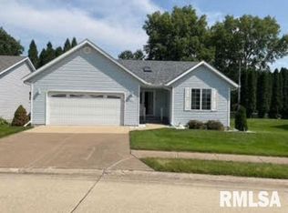 2011 Villa Pines Cir, Carbon Cliff, IL 61239