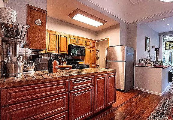 4th image of 846 Carroll St