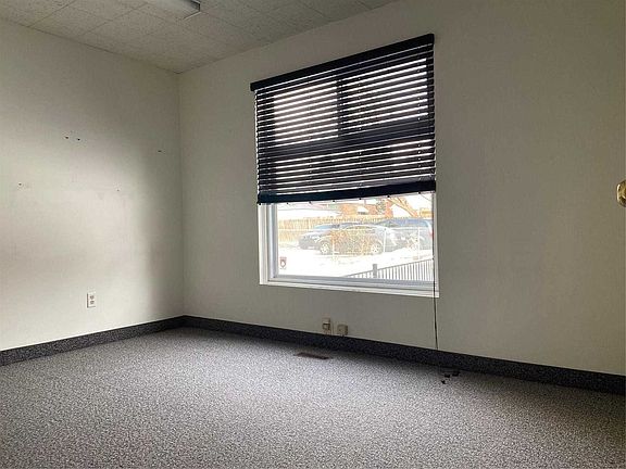 4th image of 1641 Victoria Park Ave #4