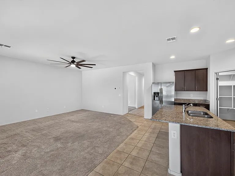 18465 N Lakeside Dr — Photo 4