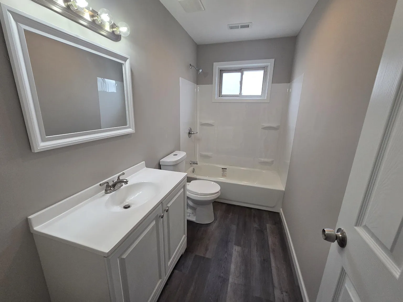 3 bed, 1000 sqft, $1,748 — Photo 4