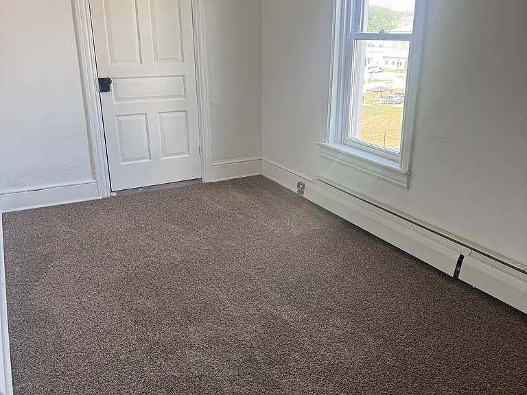 251 E Maple St — Photo 10