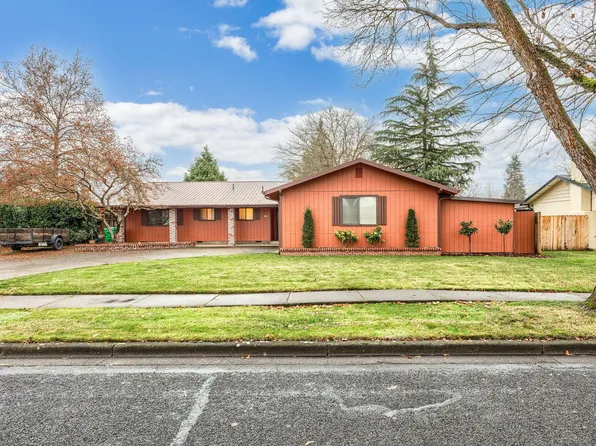 304 Teakwood Dr, Eagle Pt, OR 97524