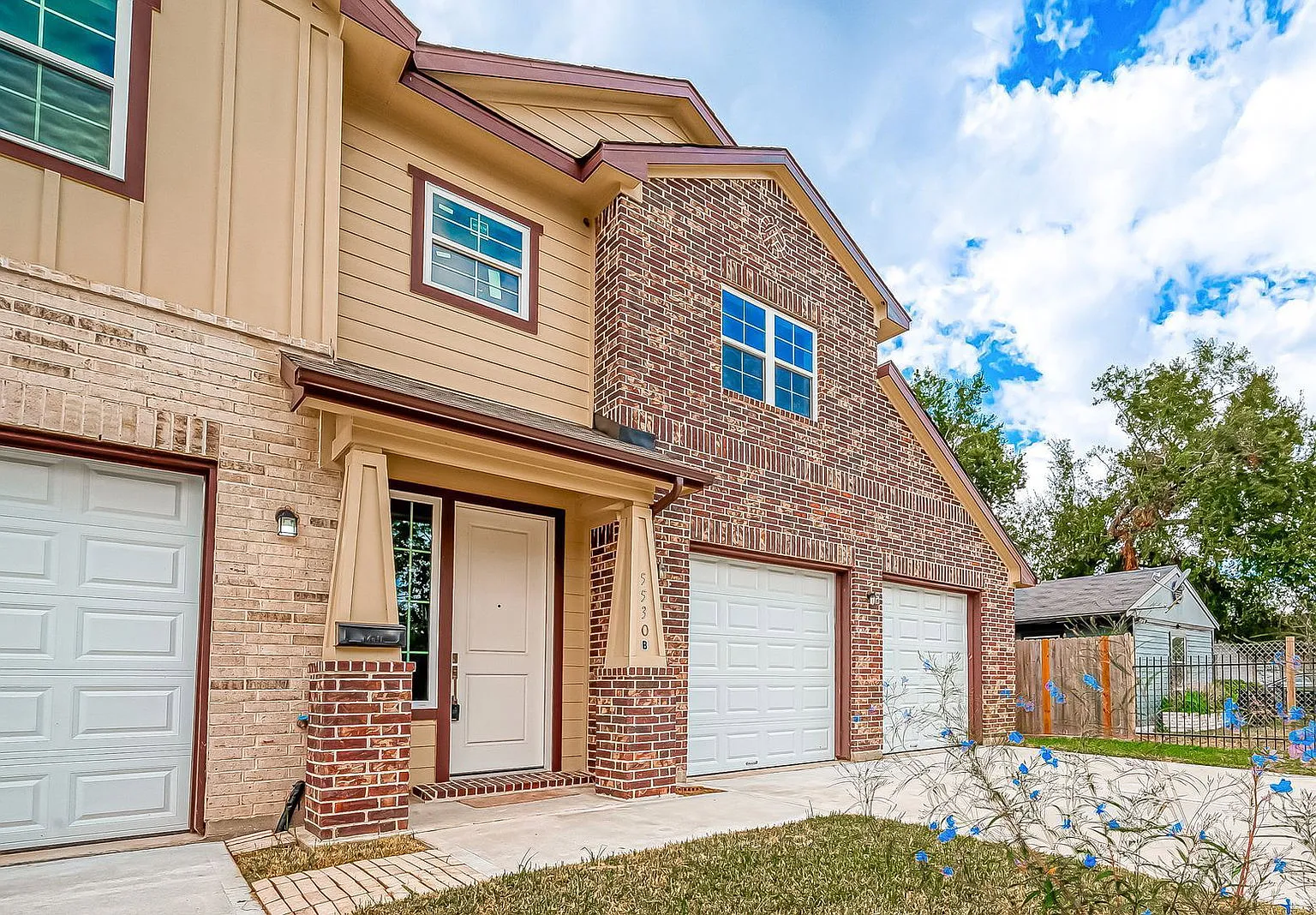 3 bed, 2.5 bath, 1350 sqft, $1,900 — Photo 3