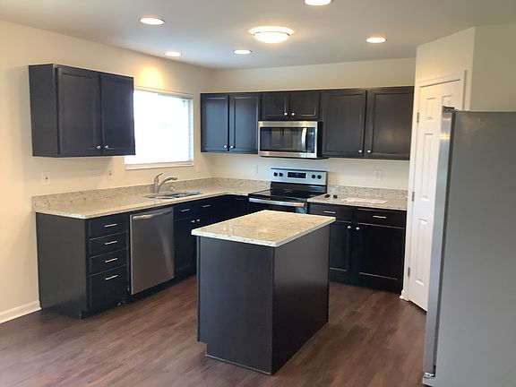 2nd image of 10252 Meadow Glen Dr