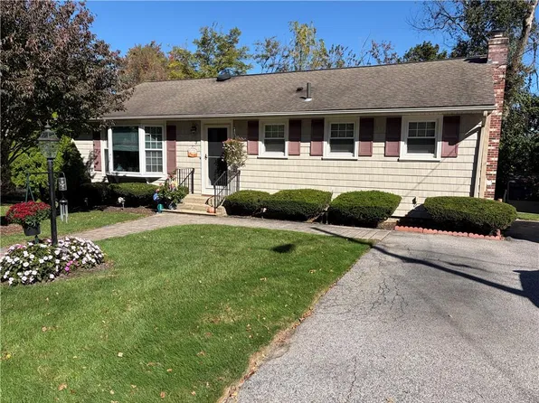 3 Oak St, Johnston, RI 02919