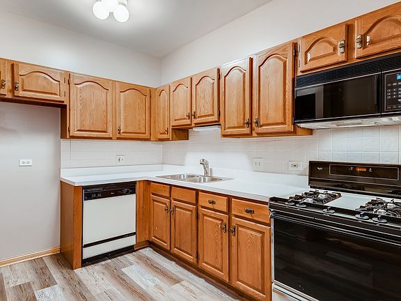 5th image of 10247 Cambridge Dr