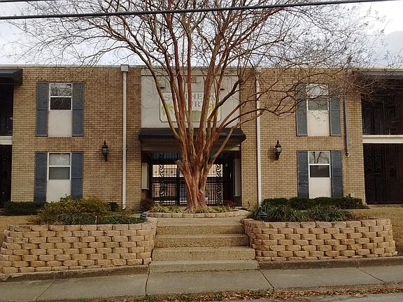 32nd Ave main entrance