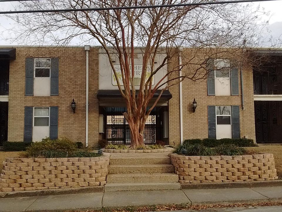 32nd Ave main entrance