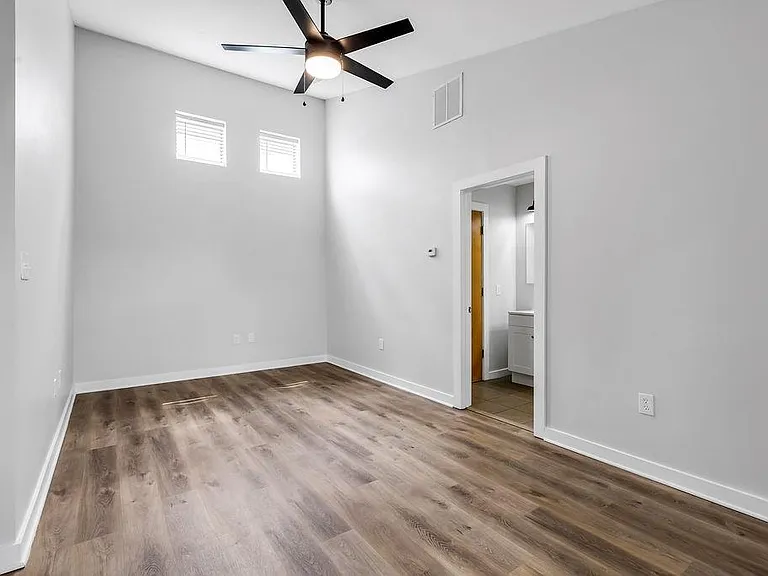 110 Moreland Ave SE #F — Photo 19