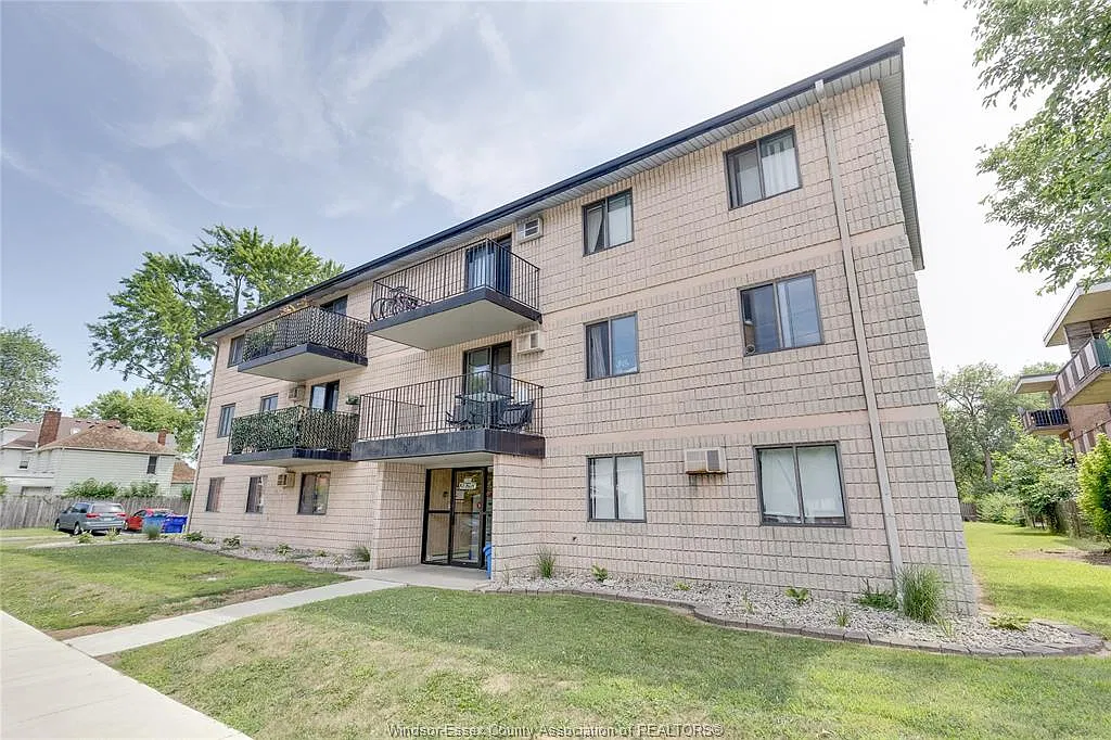 2 bed, 1.0 bath, 720 sqft, $1,600 — Photo 1