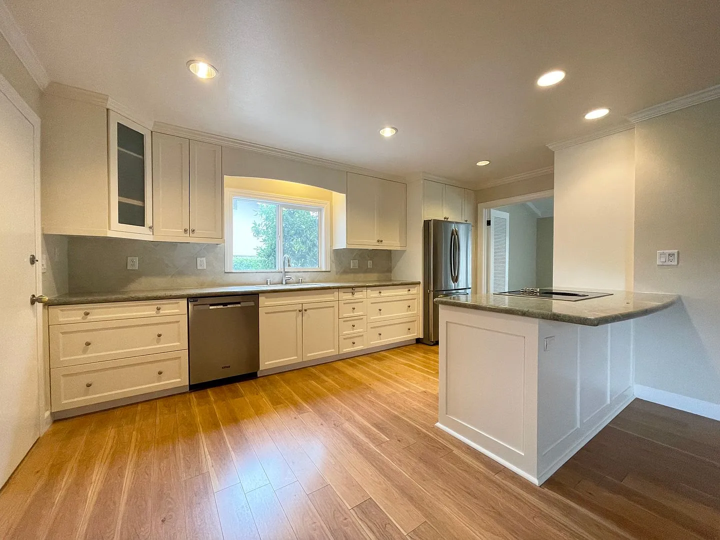 Beautifully Updated 3 Bed 2 Bath Los Altos Home - Commuter's Dream! — Photo 4
