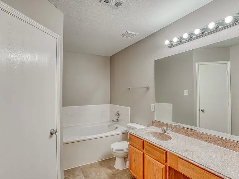 9526 Yearling Branch Dr — Photo 12