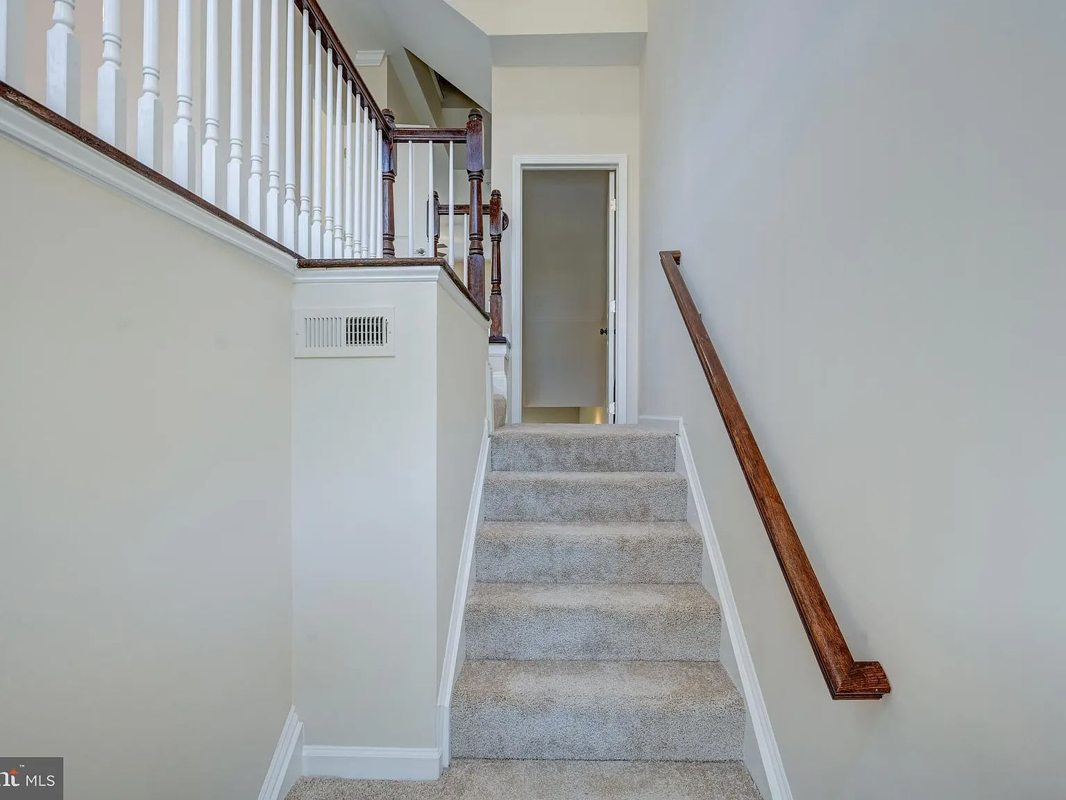 3 bed, 3.5 bath, 2564 sqft, $3,700 — Photo 4