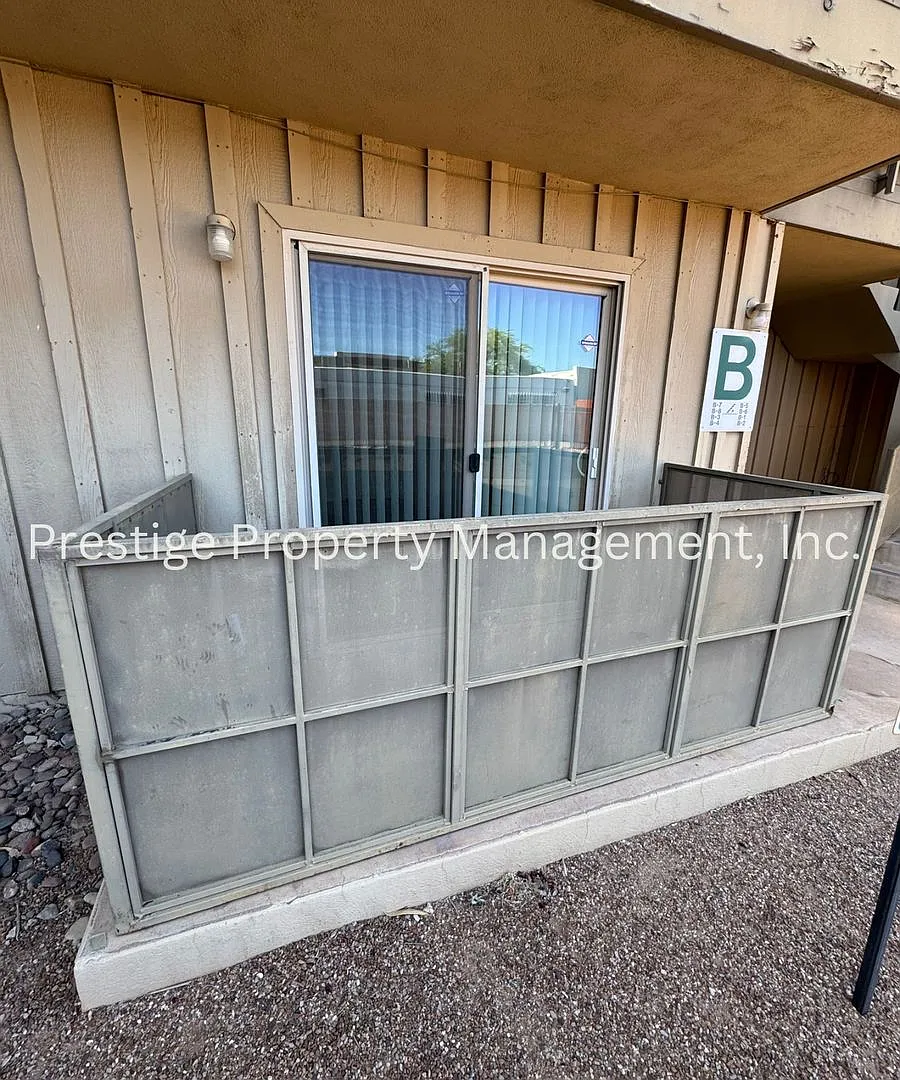 Central Gem With Community Pool — Photo 2