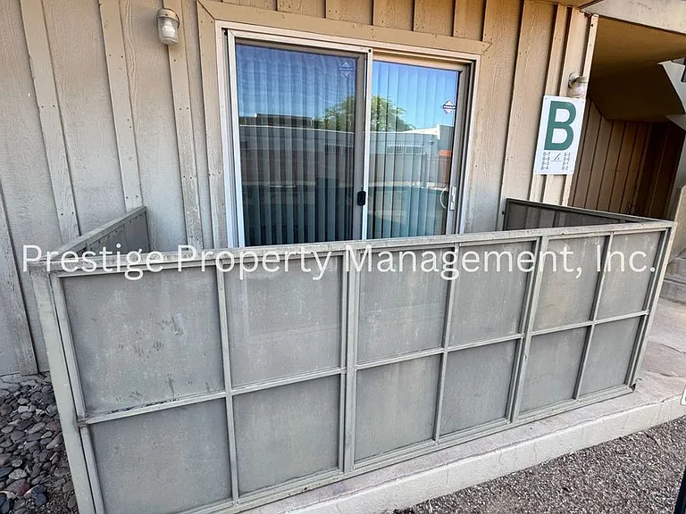 2525 N Alvernon Way #B4 — Photo 2