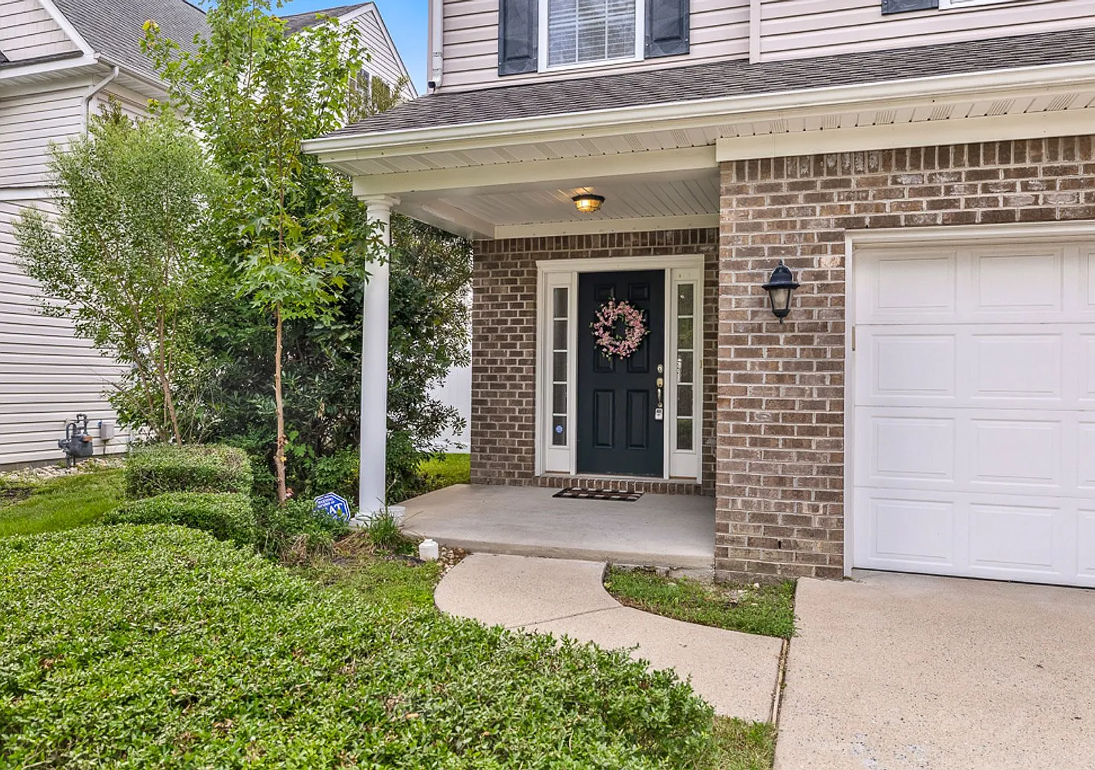 Spacious 4 bedroom, 3.5 bathroom home in Virginia Beach with new paint and carpet throughout! — Photo 3