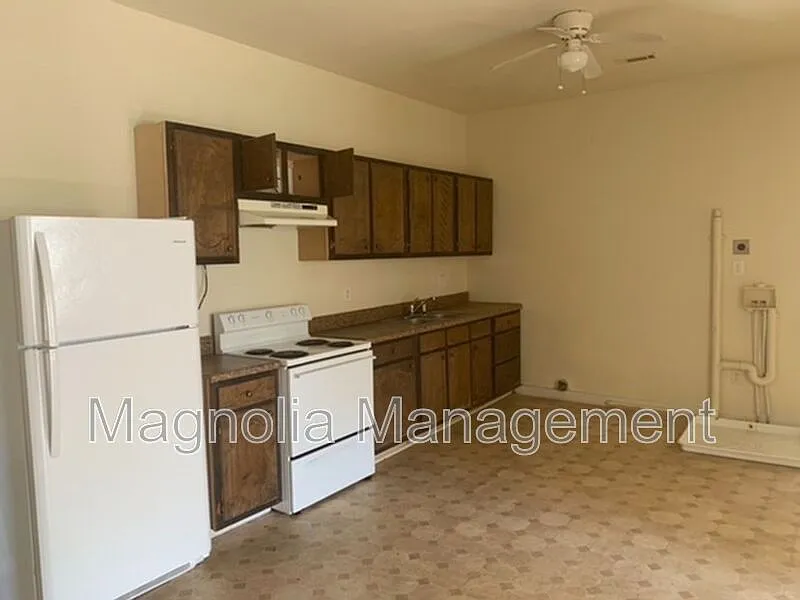 3 bed, 1.0 bath, $925 — Photo 3
