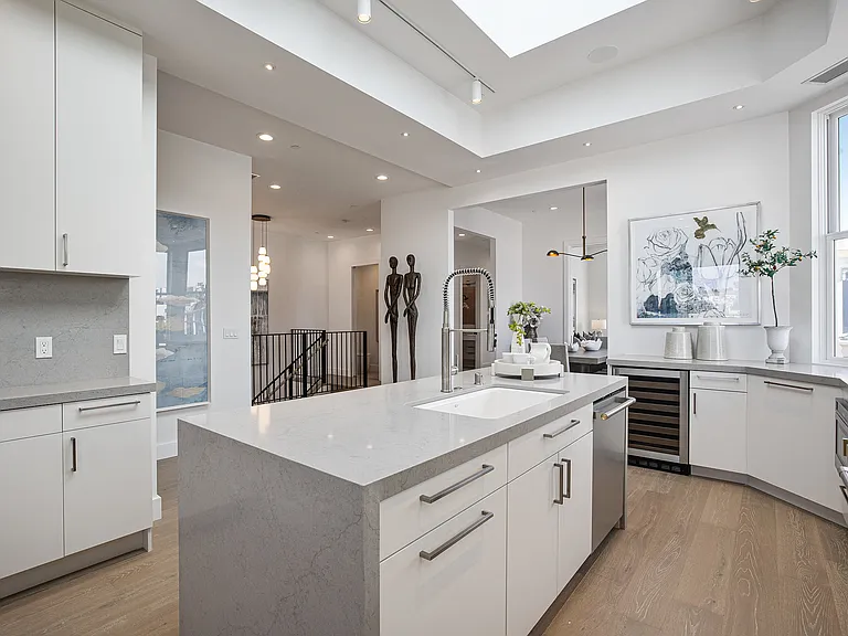 1502 Golden Gate Ave — Photo 2
