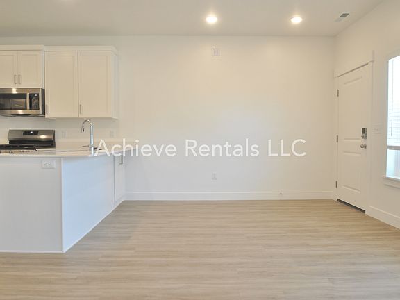 4th image of 208 W 3175 S