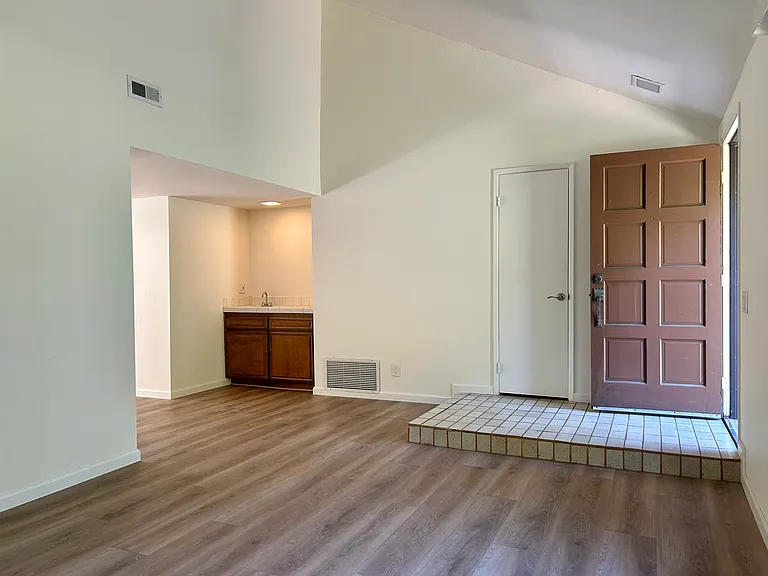 2162 Palmer Dr — Photo 2