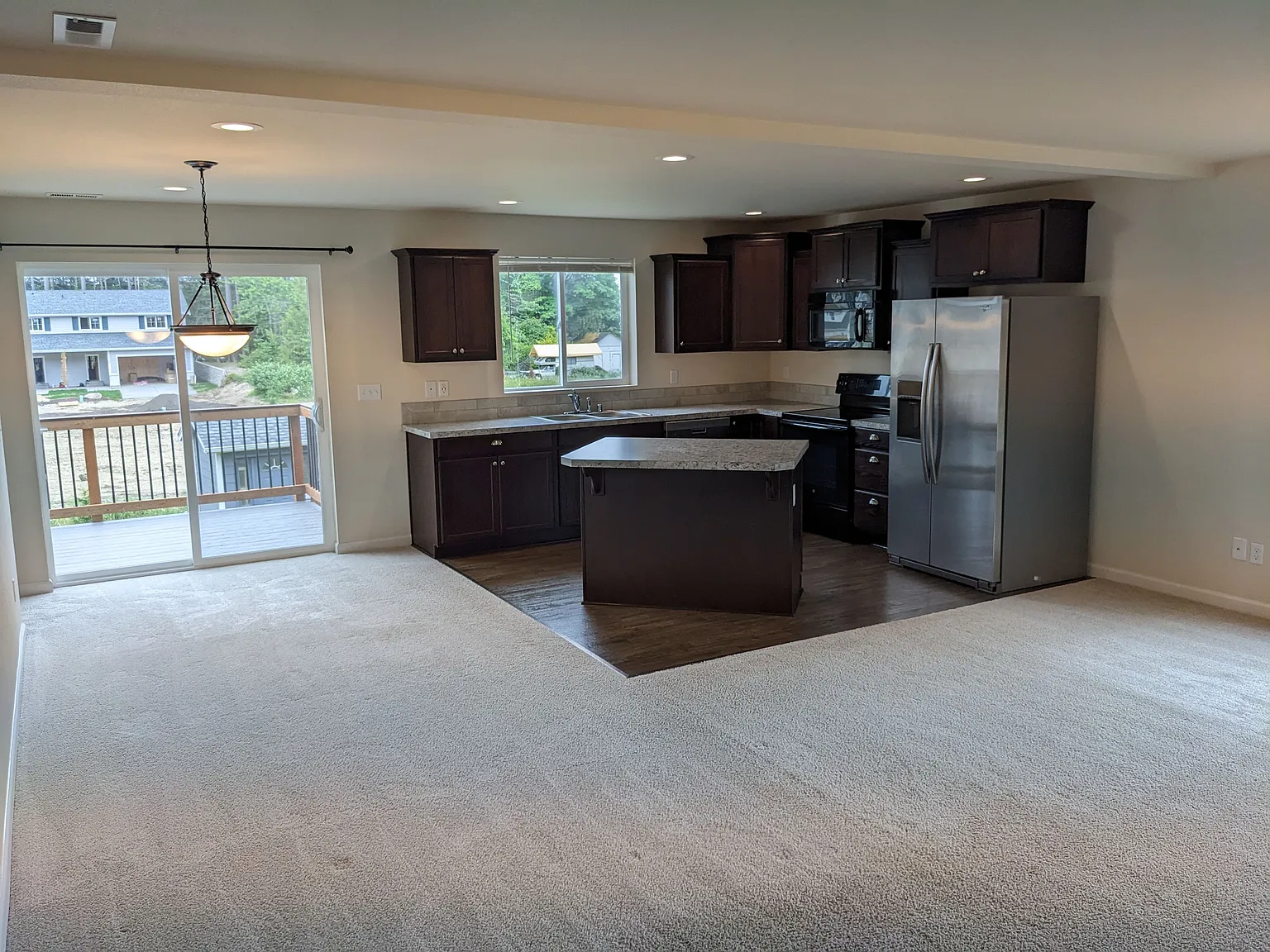 3 bed, 2.5 bath, 1600 sqft, $2,300 — Photo 4