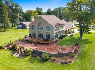 3350 Lakeview Dr, Suamico, WI 54173