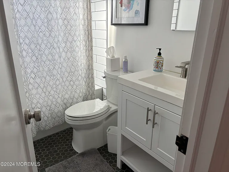 206 Beach Ave — Photo 7