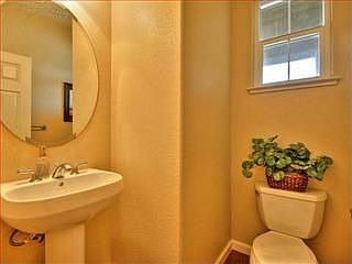 4th image of 1076 Green St