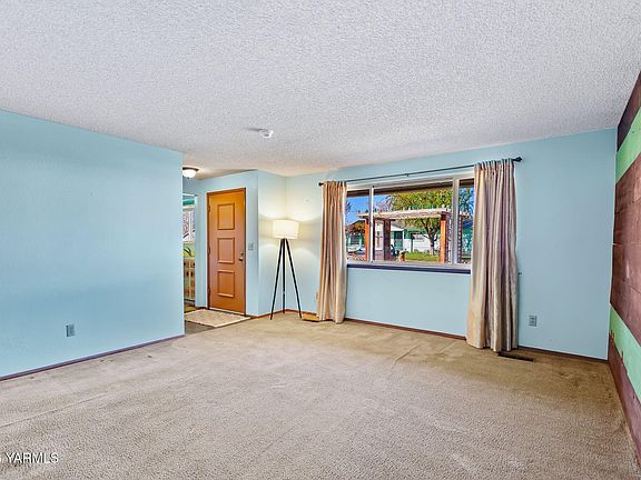 4th image of 1411 S 32nd Ave