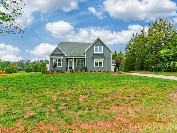 3rd image of 310 Triple Ponds Ct