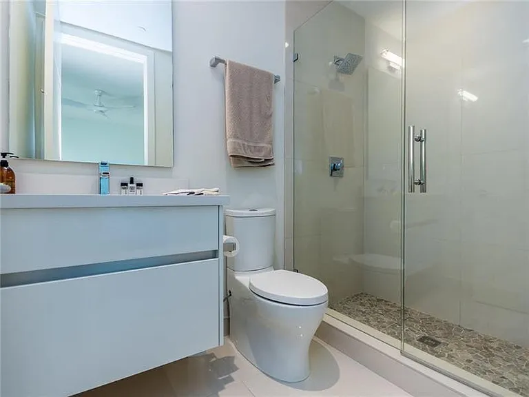 240 Shore Ct — Photo 15