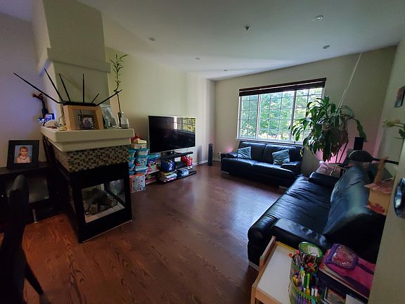 3rd image of 104 Cantal Ct