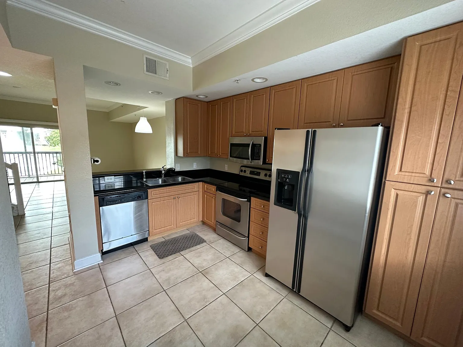 2 bed, 2.5 bath, 1159 sqft, $1,599 — Photo 4