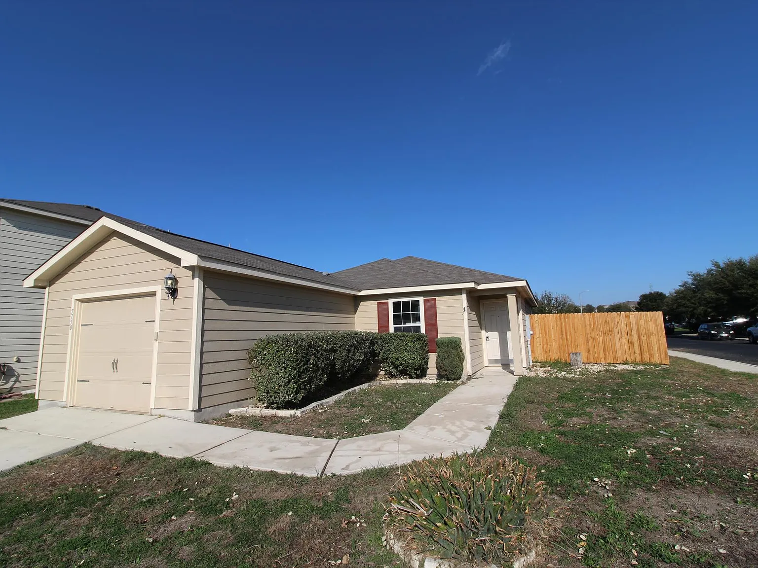 3 bed, 1097 sqft, $1,700 — Photo 2
