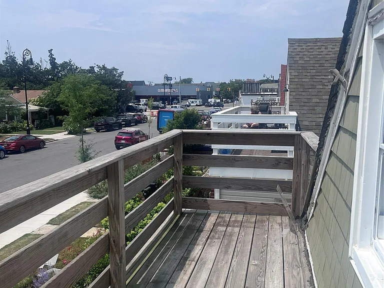 225 E Market St — Photo 6