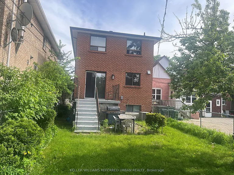222 Mortimer Ave #MAIN — Photo 10